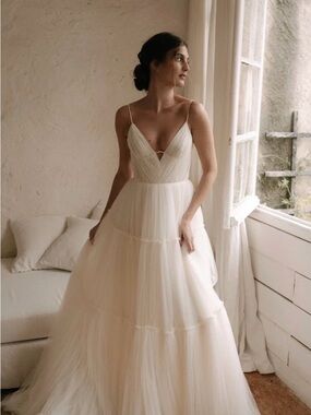 Romantic Ivory Tulle Wedding Dress with Spaghetti Straps
